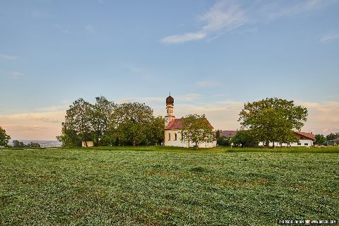 Gemeinde Gars_am_Inn Landkreis Mühldorf Winterberg Bildstock mit Baum (Dirschl Johann) Deutschland MÜ